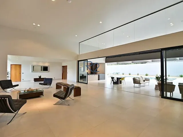 Casa com 2500m², à venda, no bairro Park Way em Brasília