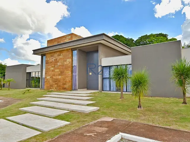 Casa com 2500m², à venda, no bairro Park Way em Brasília