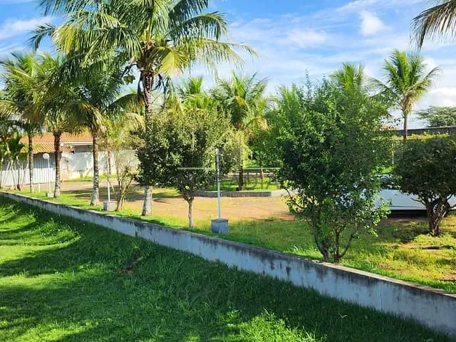 Chácara com 2517m² 3 quartos e 5 banheiros, à venda, no bairro Residencial Aroeira III em Guaxupé