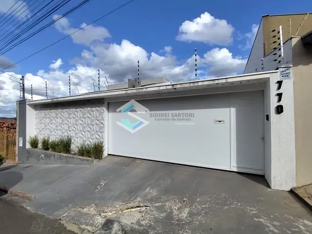 Casa com 484m² 3 quartos e 3 banheiros, à venda, no bairro Centro em Jacarezinho