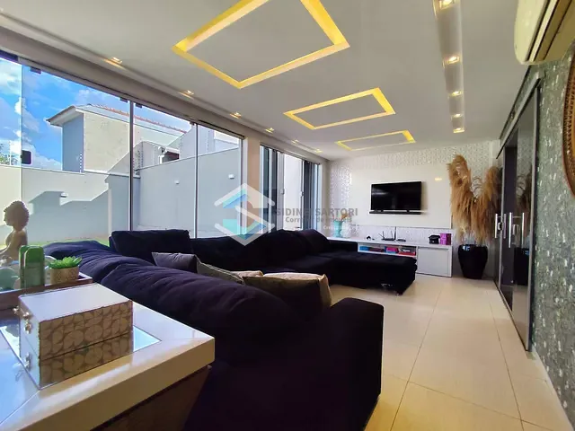 Casa com 484m² 3 quartos e 3 banheiros, à venda, no bairro Centro em Jacarezinho