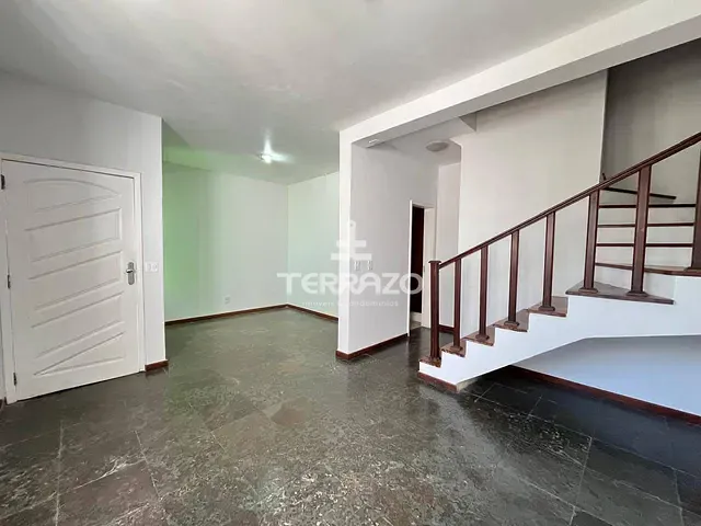 Casa com 100m² 3 quartos e 1 banheiro, à venda, no bairro Jardim Veneza em Volta Redonda