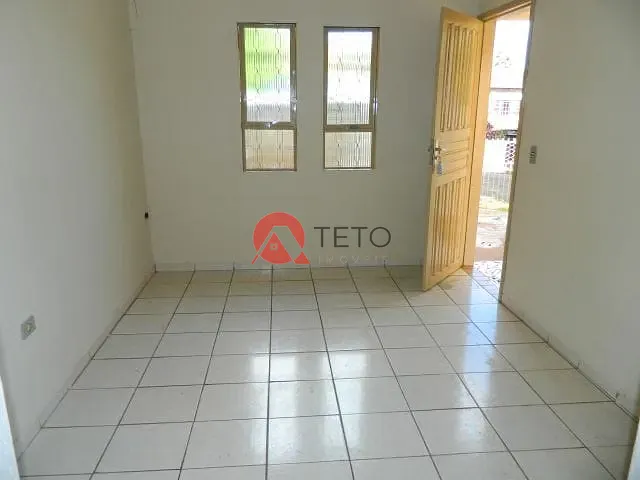 Casa com 100m² 2 quartos e 1 banheiro, para alugar, no bairro Copacabana Residencial em Maringá