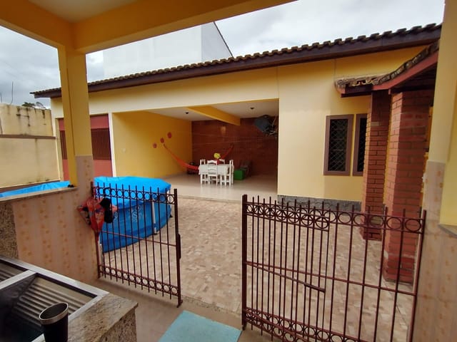 Casa com 360m² 3 quartos e 2 banheiros, à venda, no bairro Parque Turf Club em Campos dos Goytacazes