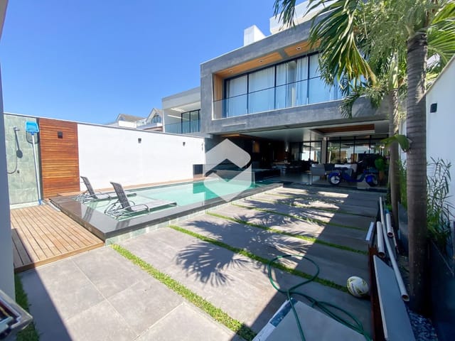 Casa com 400m² 4 quartos e 7 banheiros, à venda, no bairro Recreio dos Bandeirantes em Rio de Janeiro
