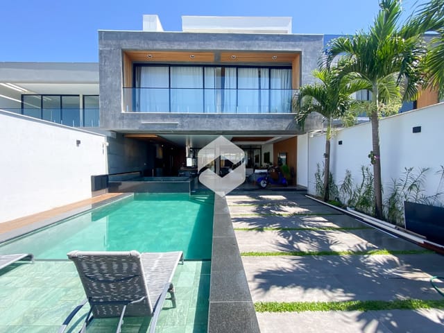 Casa com 400m² 4 quartos e 7 banheiros, à venda, no bairro Recreio dos Bandeirantes em Rio de Janeiro