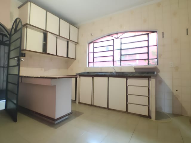 Casa 3 quartos e 3 banheiros, para alugar, no bairro Parque das Nações em Santo André
