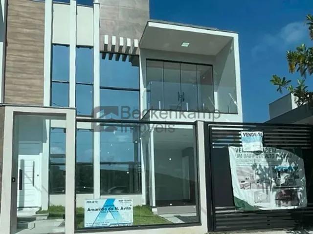 Casa 3 quartos e 4 banheiros, à venda, no bairro Jardim Amália em Volta Redonda