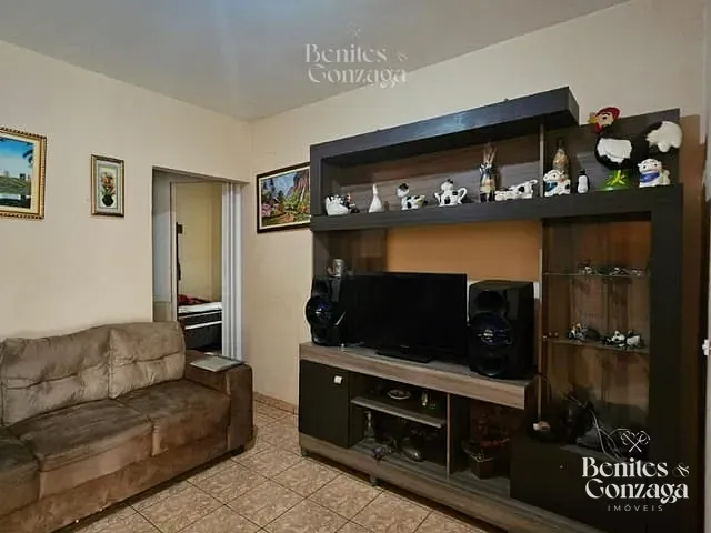 Casa com 115m² 2 quartos e 2 banheiros, à venda, no bairro Jardim dos Pássaros em Maringá