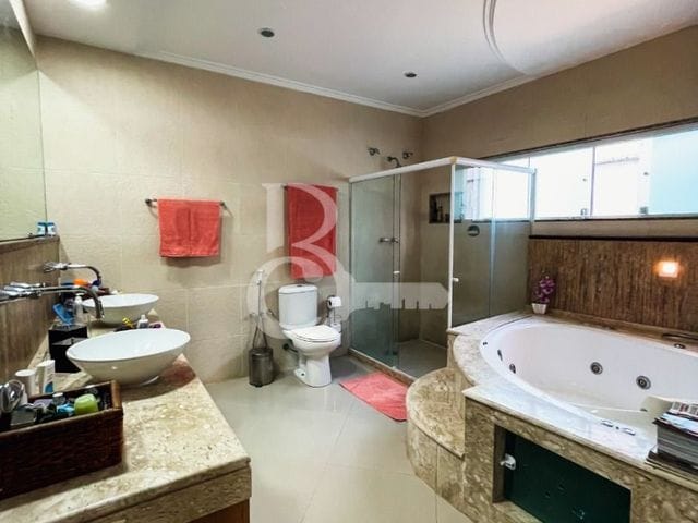 Casa com 360m² 4 quartos e 6 banheiros, à venda, no bairro Parque Rodoviários em Campos dos Goytacazes
