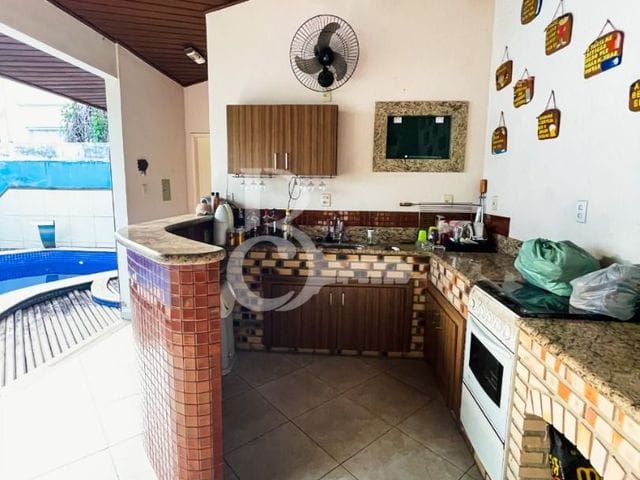 Casa com 360m² 4 quartos e 6 banheiros, à venda, no bairro Parque Rodoviários em Campos dos Goytacazes