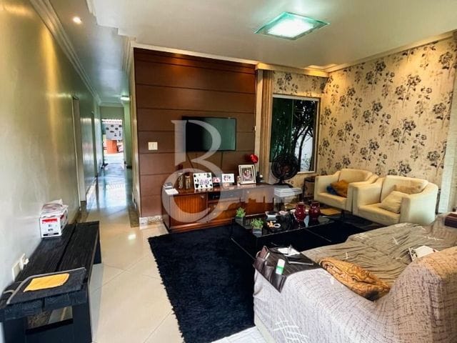 Casa com 360m² 4 quartos e 6 banheiros, à venda, no bairro Parque Rodoviários em Campos dos Goytacazes