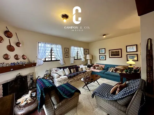 Casa com 400m² 3 quartos e 3 banheiros, à venda, no bairro Atalaia em Campos do Jordão