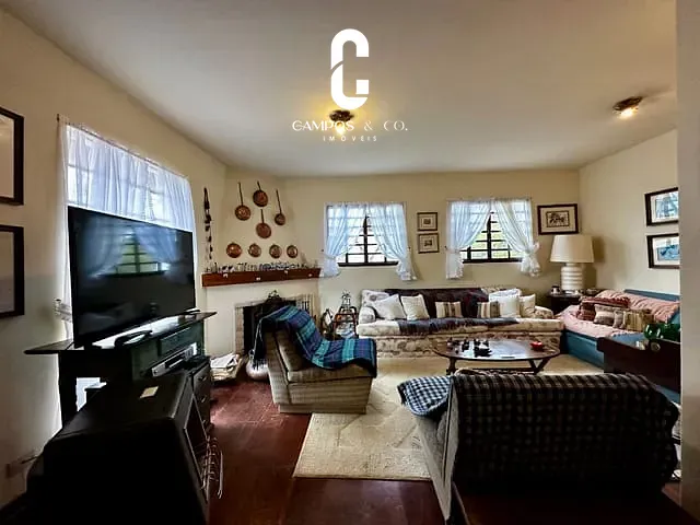 Casa com 400m² 3 quartos e 3 banheiros, à venda, no bairro Atalaia em Campos do Jordão