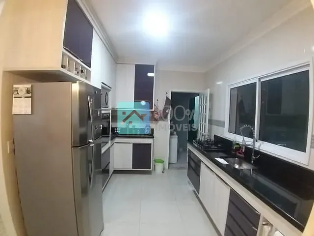 Casa com 250m² 3 quartos e 3 banheiros, à venda, no bairro Loteamento Villa Branca em Jacareí