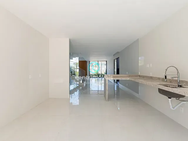 Casa com 360m² 4 quartos e 6 banheiros, à venda, no bairro Barra da Tijuca em Rio de Janeiro