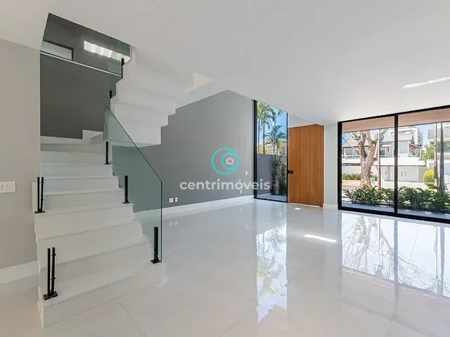 Casa com 360m² 4 quartos e 6 banheiros, à venda, no bairro Barra da Tijuca em Rio de Janeiro