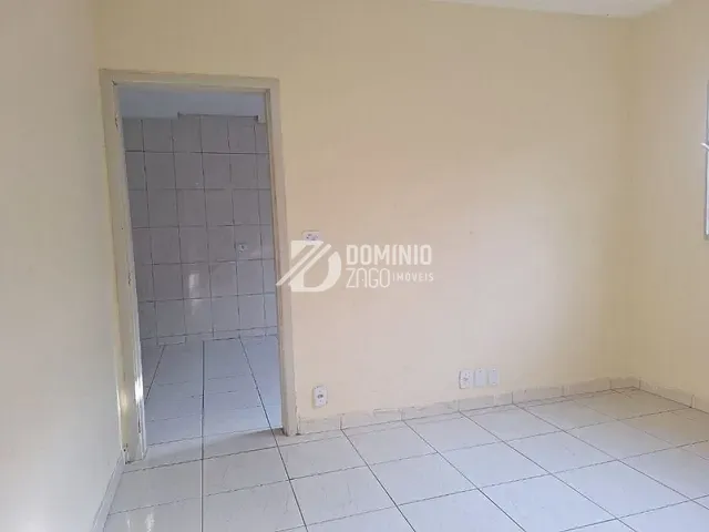 Casa com 200m² 2 quartos e 2 banheiros, para alugar, no bairro Parque São Geraldo em Uberaba