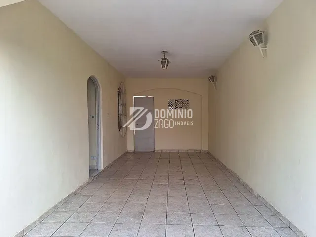 Casa com 200m² 2 quartos e 2 banheiros, para alugar, no bairro Parque São Geraldo em Uberaba