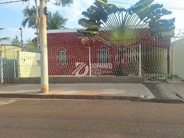 Casa com 200m² 2 quartos e 2 banheiros, para alugar, no bairro Parque São Geraldo em Uberaba