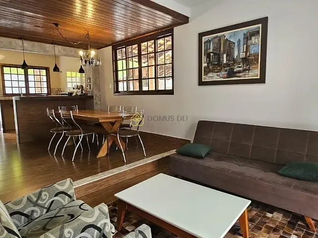 Casa com 198m² 2 quartos e 3 banheiros, à venda, no bairro Vila Pinheiro em Itatiaia