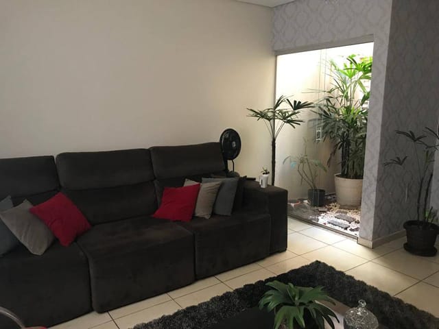 Casa com 300m² 3 quartos e 3 banheiros, à venda, no bairro Santa Rita em Londrina