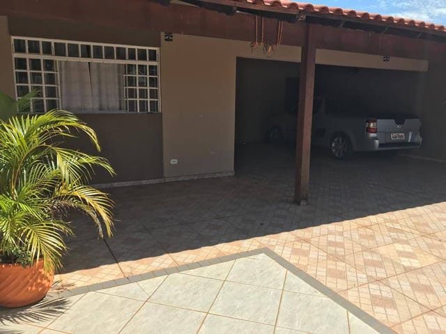 Casa com 300m² 3 quartos e 3 banheiros, à venda, no bairro Santa Rita em Londrina