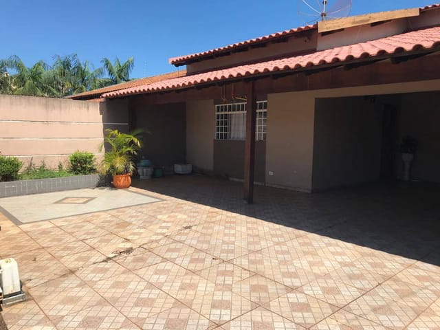 Casa com 300m² 3 quartos e 3 banheiros, à venda, no bairro Santa Rita em Londrina