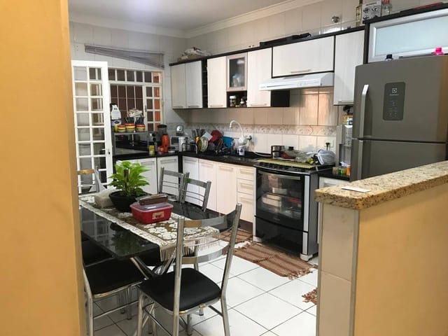 Casa com 300m² 3 quartos e 3 banheiros, à venda, no bairro Santa Rita em Londrina