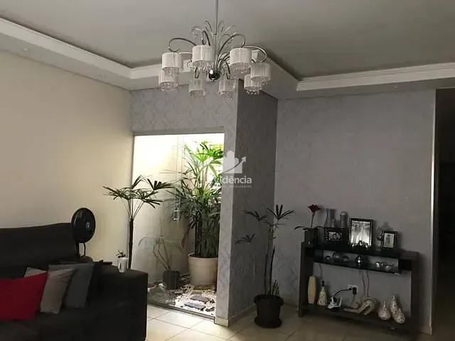 Casa com 300m² 3 quartos e 3 banheiros, à venda, no bairro Santa Rita em Londrina