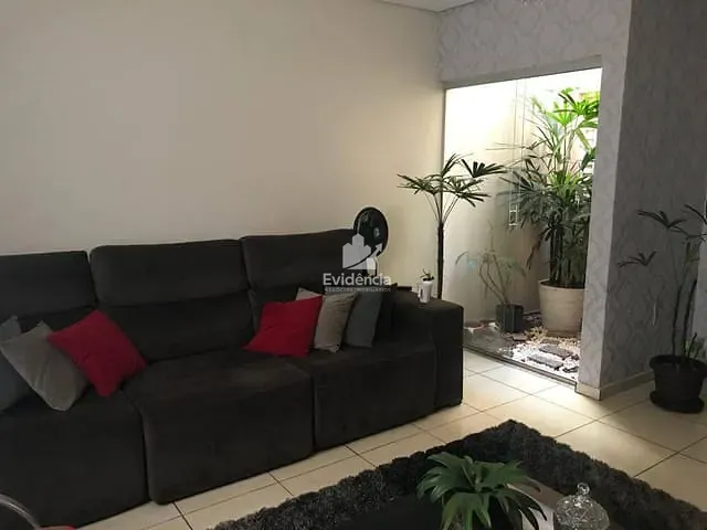 Casa com 300m² 3 quartos e 3 banheiros, à venda, no bairro Santa Rita em Londrina