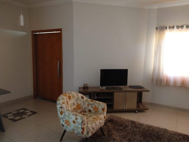 Casa com 300m² 3 quartos e 1 banheiro, à venda, no bairro Loteamento Residencial Jardim Jacyra em Americana