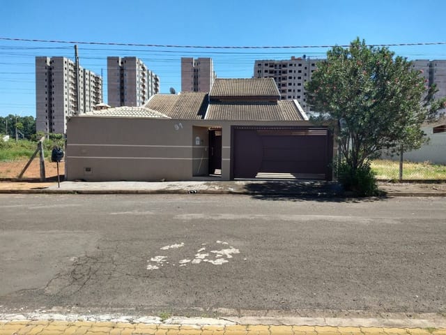 Casa com 300m² 3 quartos e 1 banheiro, à venda, no bairro Loteamento Residencial Jardim Jacyra em Americana