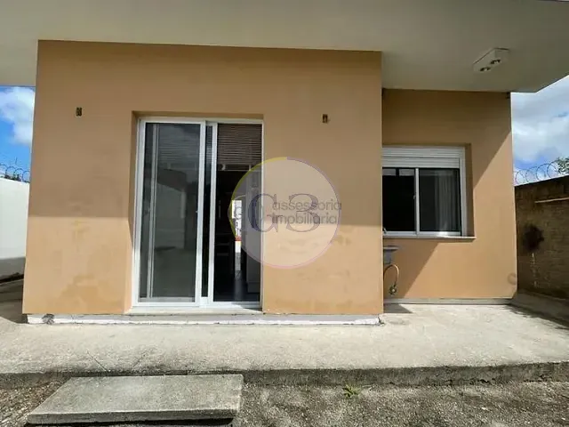 Casa 2 quartos e 1 banheiro, à venda ou para alugar, no bairro Laranjal em Pelotas