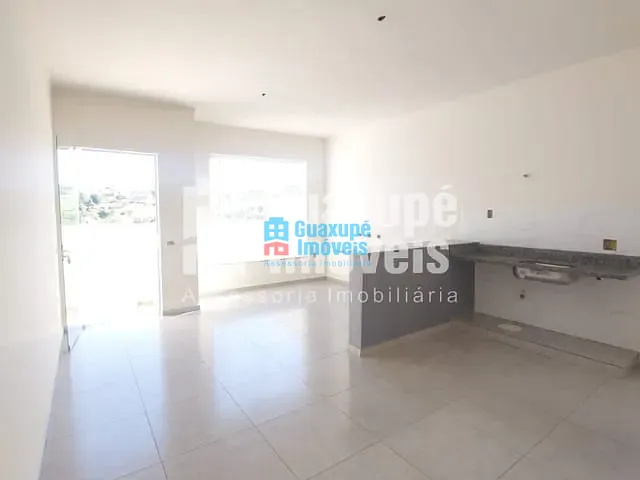 Casa com 70m², à venda, no bairro JARDIM LIMOEIRO em GUAXUPÉ