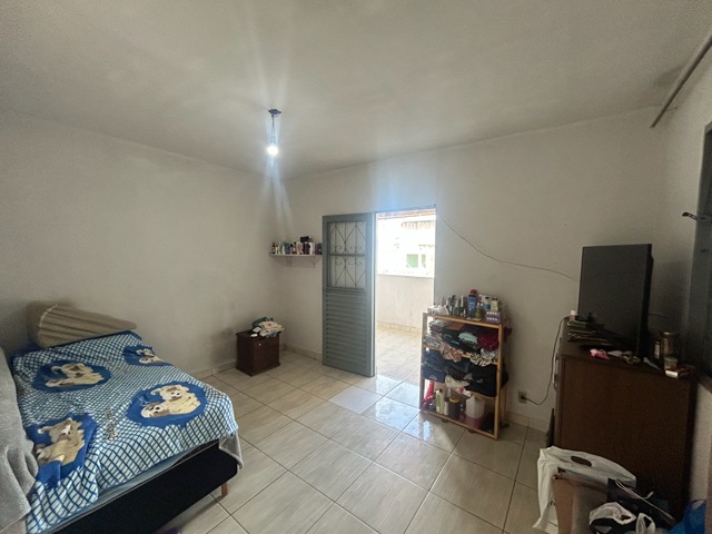 Casa com 180m² 3 quartos e 2 banheiros, à venda, no bairro Vale das Amendoeiras em Contagem