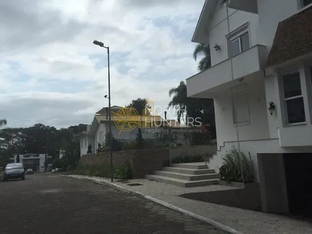 Casa com 365m² 4 quartos e 5 banheiros, à venda, no bairro Canasvieiras em Florianópolis
