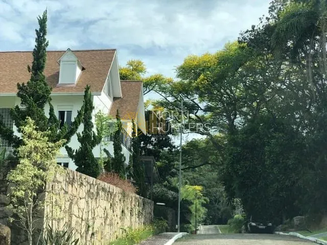 Casa com 365m² 4 quartos e 5 banheiros, à venda, no bairro Canasvieiras em Florianópolis