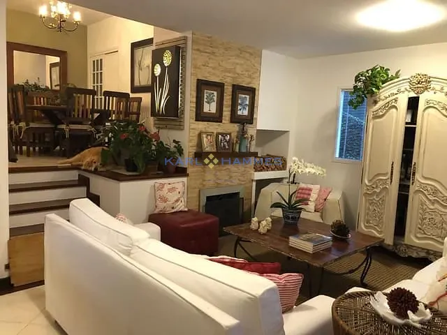 Casa com 400m² 4 quartos e 1 banheiro, à venda, no bairro Retiro em Petrópolis
