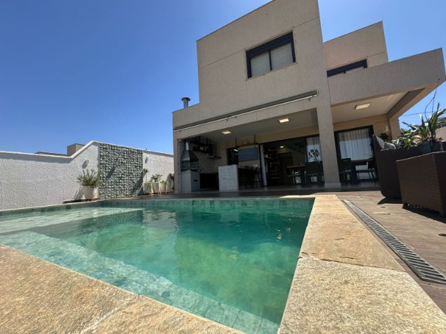 Casa com 360m² 4 quartos e 4 banheiros, à venda, no bairro Jardins Nápoles em Senador Canedo