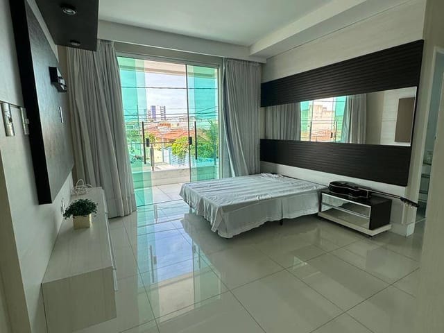 Casa com 360m² 4 quartos e 6 banheiros, à venda, no bairro Siqueira Campos em Aracaju