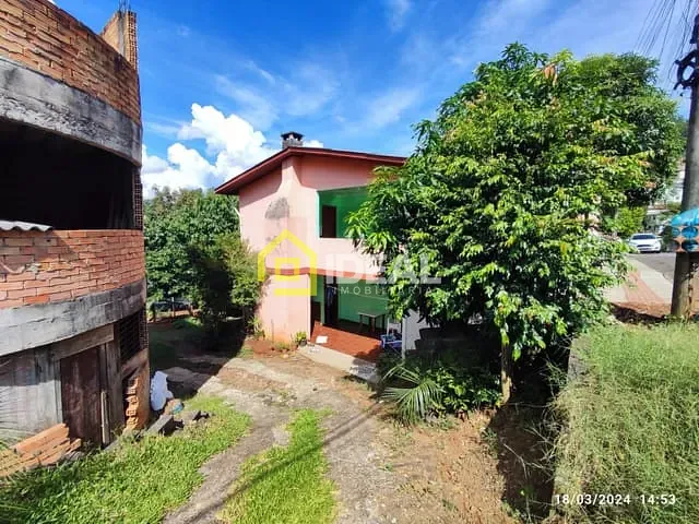 Casa 6 quartos e 2 banheiros, à venda, no bairro Nações em Concórdia