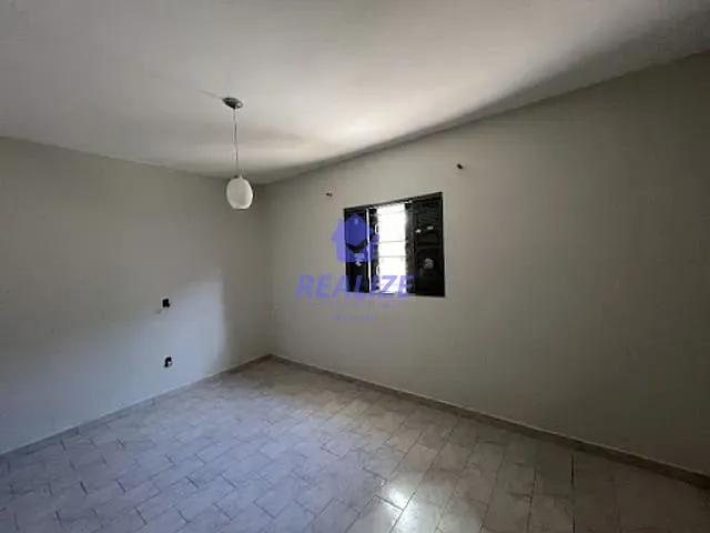 Casa com 250m² 3 quartos e 2 banheiros, à venda, no bairro Conjunto Habitacional Engenheiro Francisco Blasi em Botucatu