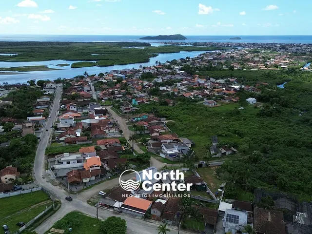 Casa com 457m² 3 quartos e 3 banheiros, à venda, no bairro Costeira em Balneário Barra do Sul