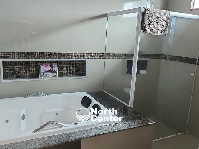 Casa com 457m² 3 quartos e 3 banheiros, à venda, no bairro Costeira em Balneário Barra do Sul