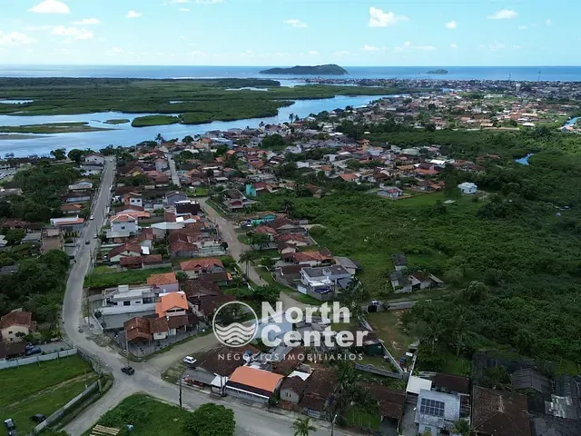 Casa com 457m² 3 quartos e 3 banheiros, à venda, no bairro Costeira em Balneário Barra do Sul
