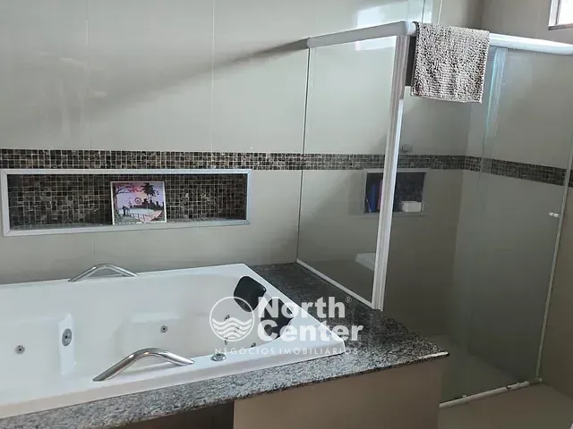 Casa com 457m² 3 quartos e 3 banheiros, à venda, no bairro Costeira em Balneário Barra do Sul