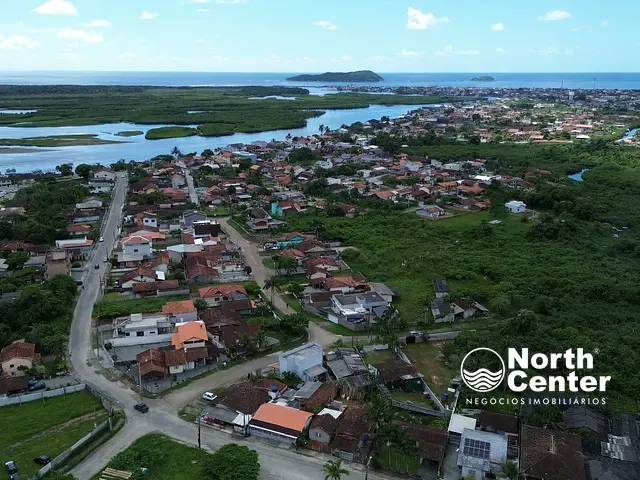 Casa com 457m² 3 quartos e 3 banheiros, à venda, no bairro Costeira em Balneário Barra do Sul