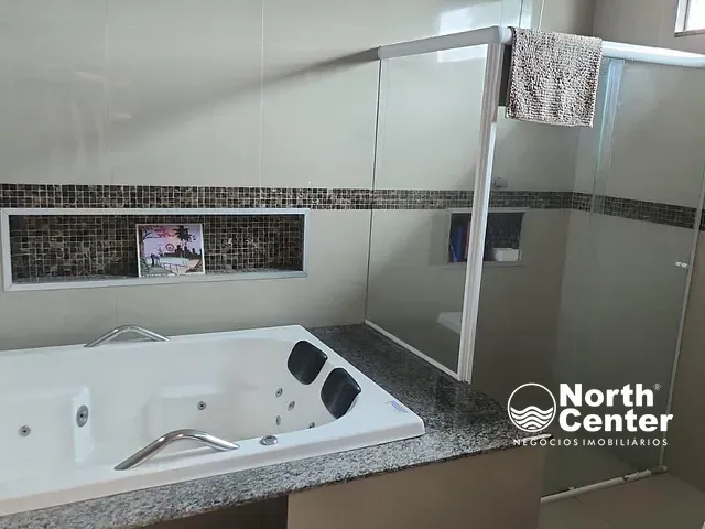 Casa com 457m² 3 quartos e 3 banheiros, à venda, no bairro Costeira em Balneário Barra do Sul