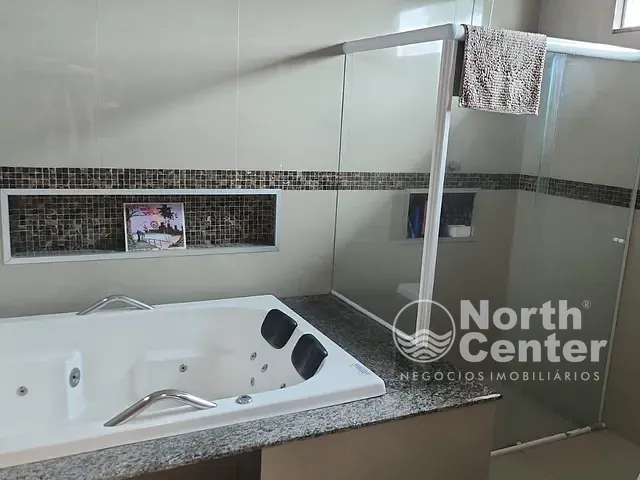 Casa com 457m² 3 quartos e 3 banheiros, à venda, no bairro Costeira em Balneário Barra do Sul